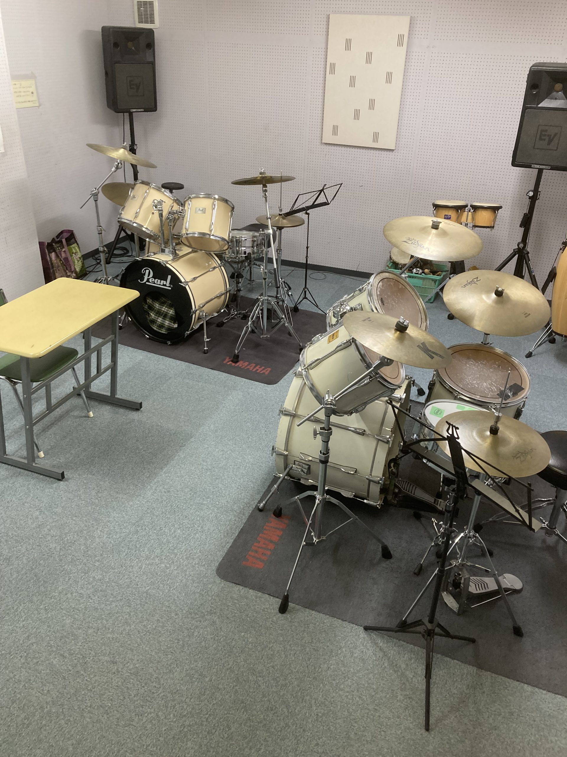 ２Fスタジオ　ドラムレッスン、練習スタジオ